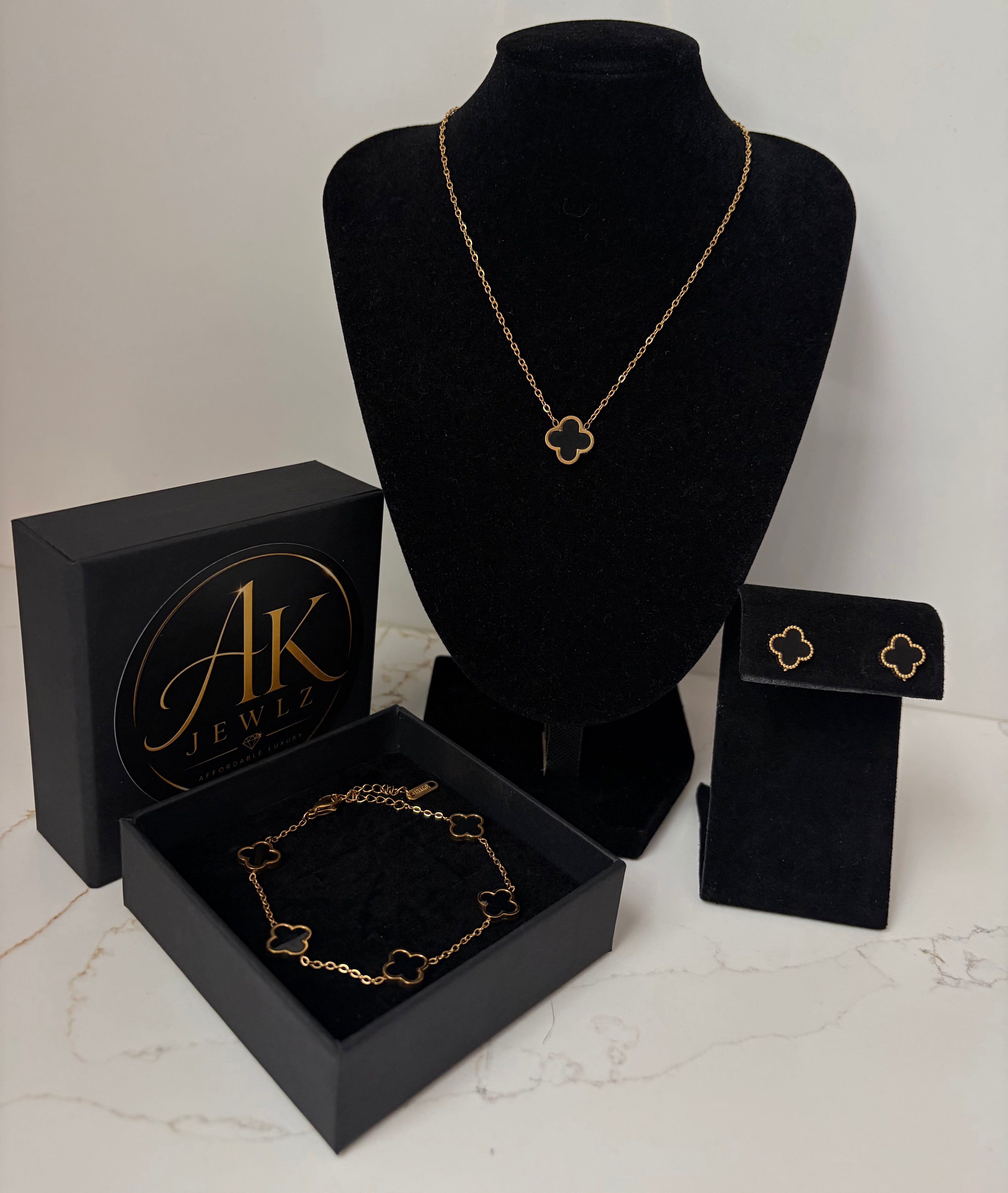 The Nior Clover Set